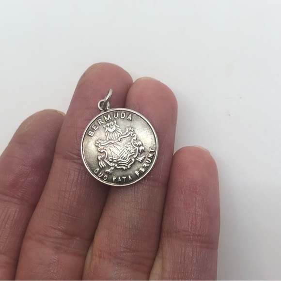 VTG Sterling Silver Bermuda Souvenir Coin Mini Charm for Charm Bracelet - Picture 3 of 3